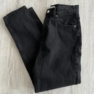 Svarta jeans från Pull&bear. Endast testad. Fraktavgift tillkommer 🌸