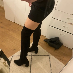 Långa klackar - Jätte fina långa klackar. Perfekt för festande. 