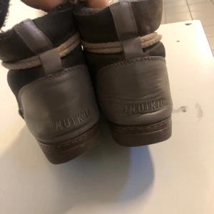 Inukkis - Hej, jag säljer mina inukkis! Dom är hufsat använda, o  tecken på användning som synns på bilderna. Därför säljs för billigt, kan även få ner i pris vid snabb affär 