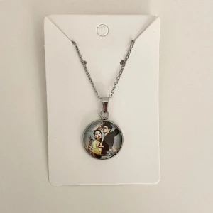 Lana del rey NFR halsband  - •Norman fucking rockwell album halsband  •rostfrittstål  •handmade  •berlock storlek 25mm 