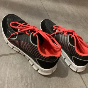 Joggingskor - Helt nya joggingskor säljes