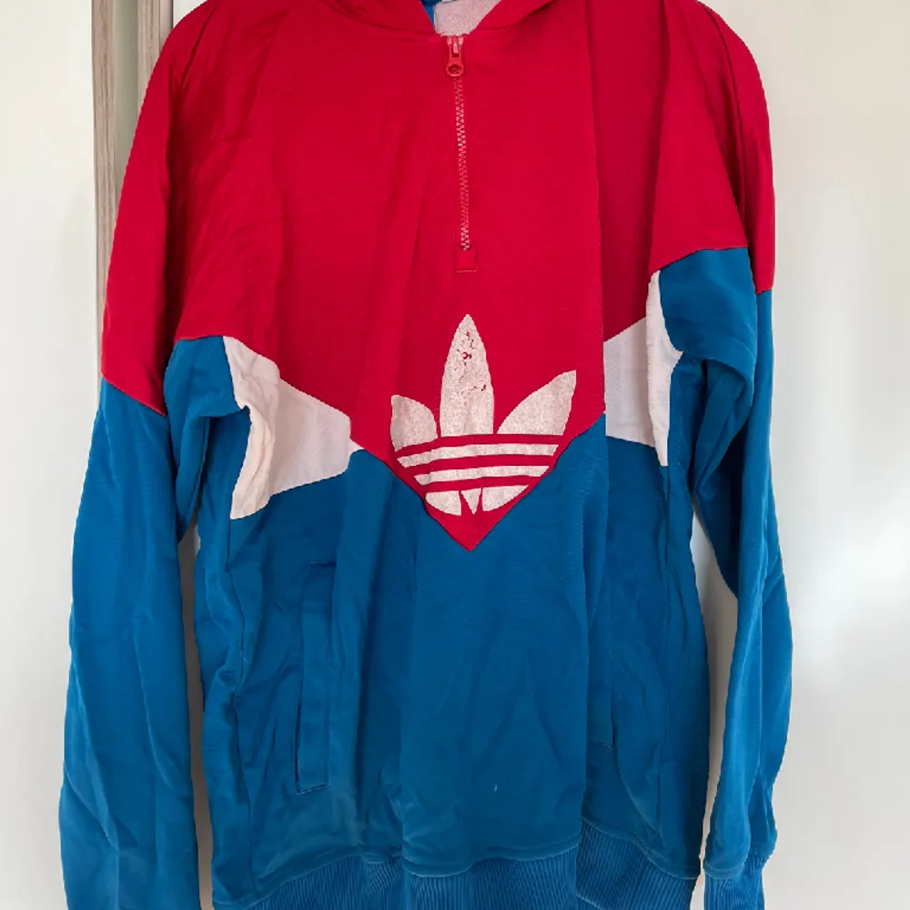 Riktigt snygg adidas vintage sweatshirt från 80s . Hoodies.