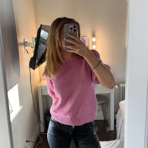 Säljer denna stickade vero moda tröja - Storlek M Har bara provat den 