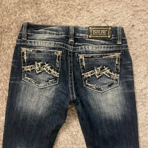 Miss me jeans - Innerbenslängd: 82cm Midjemått: 40cm tvärs över Straight modell❤️