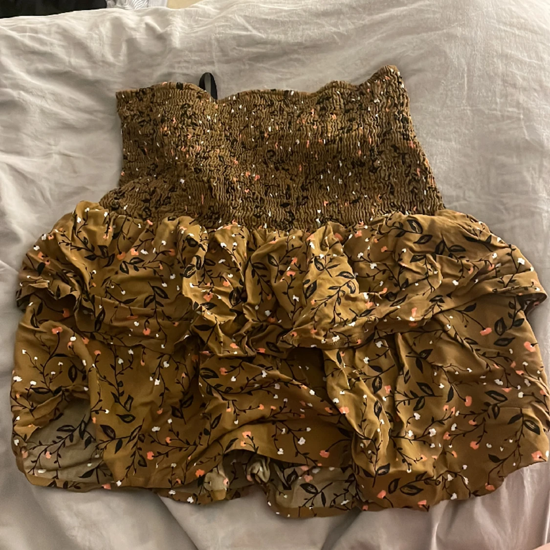 Brun kjol med mönster