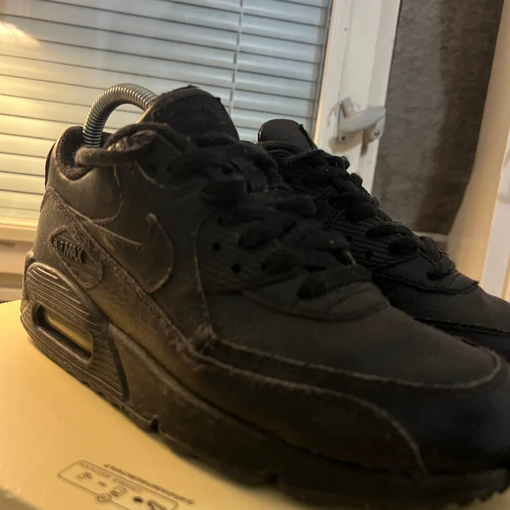 Säljer min Nike skor i strl 39, säljer för 300kr!. Skor.