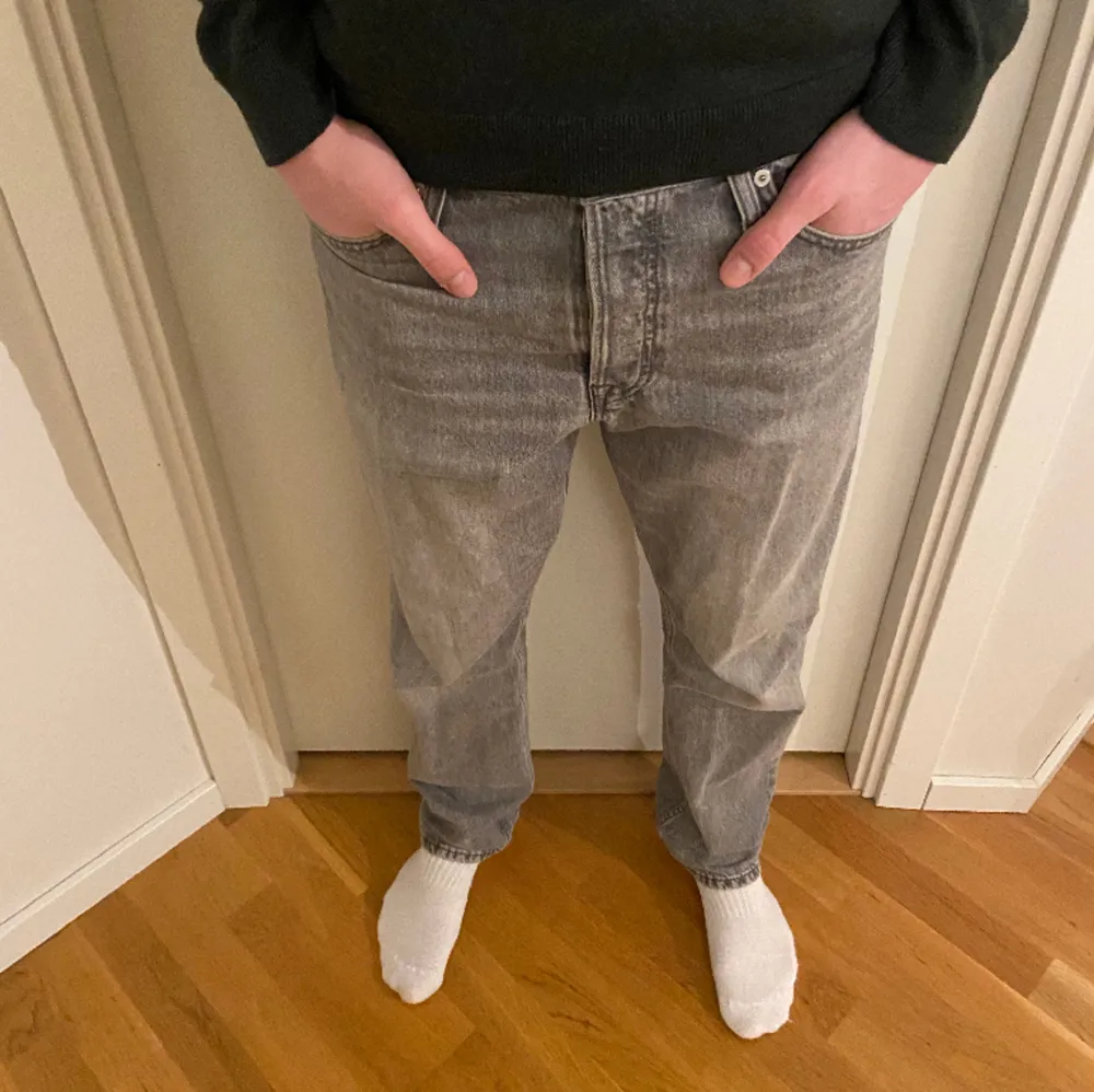 Jack & Jones jeans i modellen Chris Loose. Använda några gånger, väldigt fint skick. . Jeans & Byxor.