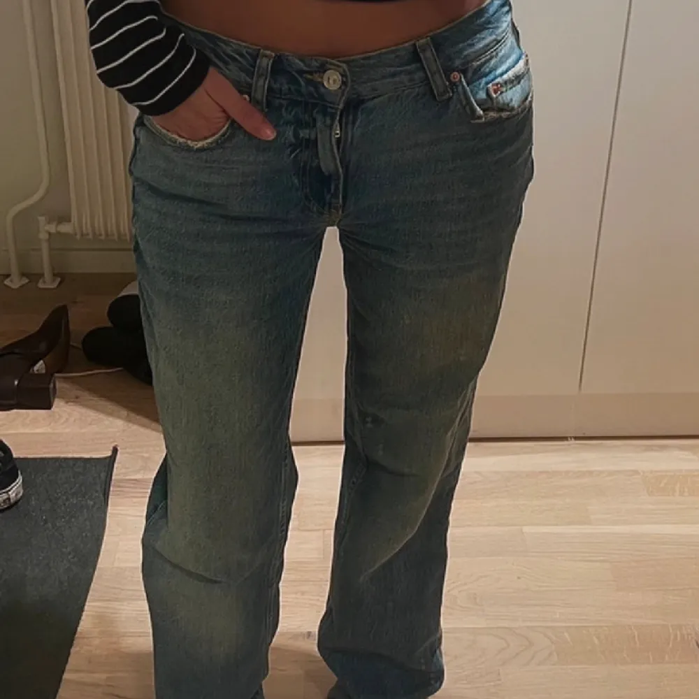 lågmidjade jeans i väldigt bra skick. Jeans & Byxor.