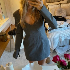 Klänning  - Klänning från zara med så fina detaljer. 