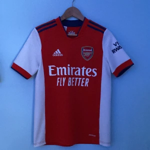 Arsenal 21/22 hemmaställ - Ny pris 900kr mitt pris 300kr Storlek 13/14 164