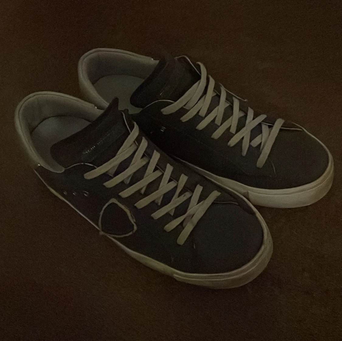 Gråa Phillipe Model skor - 90