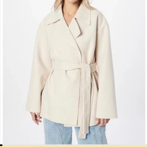 kort kappa sökes - Söker liknande kort kappa, storlek 36/S. Hör av dig om du har sådan och skicka gärna bilder.