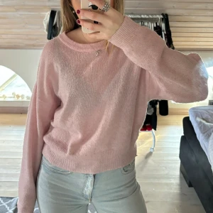 Rosa stickad tröja🩷 - Köparen står för frakten, använd gärna köp nu🩷