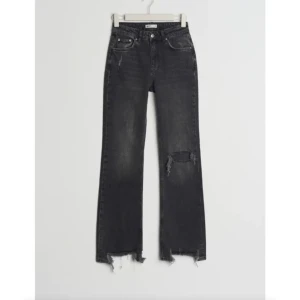 Flare Jeans - Säljer dessa jeans från Gina Tricot, då de inte kommer till användning längre. Jeansen har inga skador eller märken och är i bra skick🤍