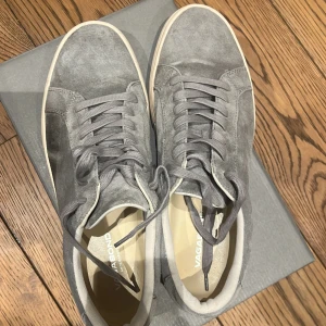 Vagabond skor - Säljer vagabond skor med några små skråmor använda en gång