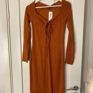 En oanvända klänning som köptes för 399. Passar perfekt till sommaren!