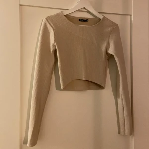 Beige topp  - Fint skick, kortare modell