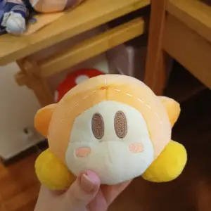 Kirby plush, avklippt öggla men annars fint skick. Köpt från kawaii.se