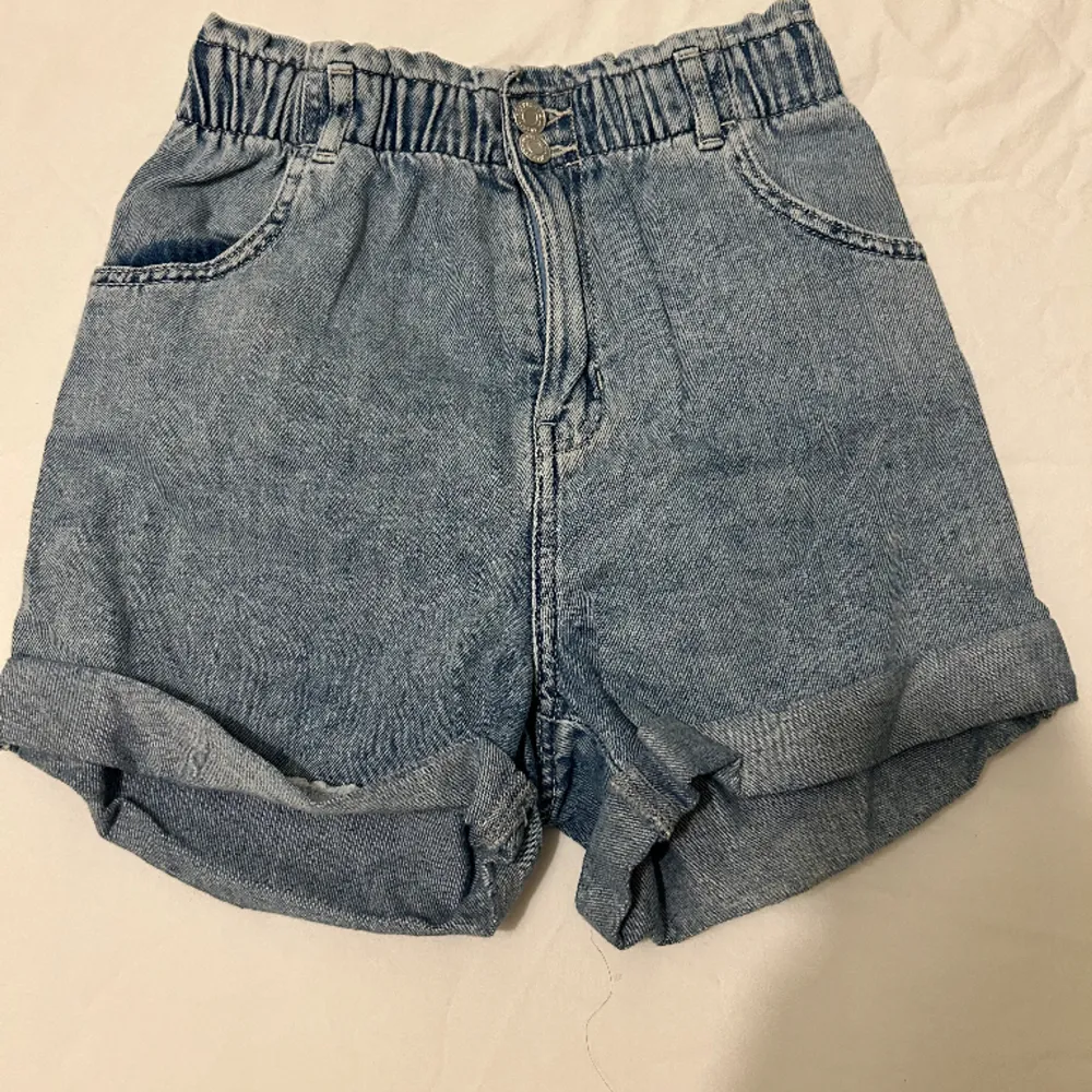 Storlek 152 100kr + frakt. Shorts.