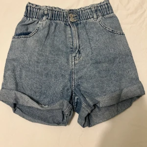 Denim Shorts - Storlek 152 100kr + frakt