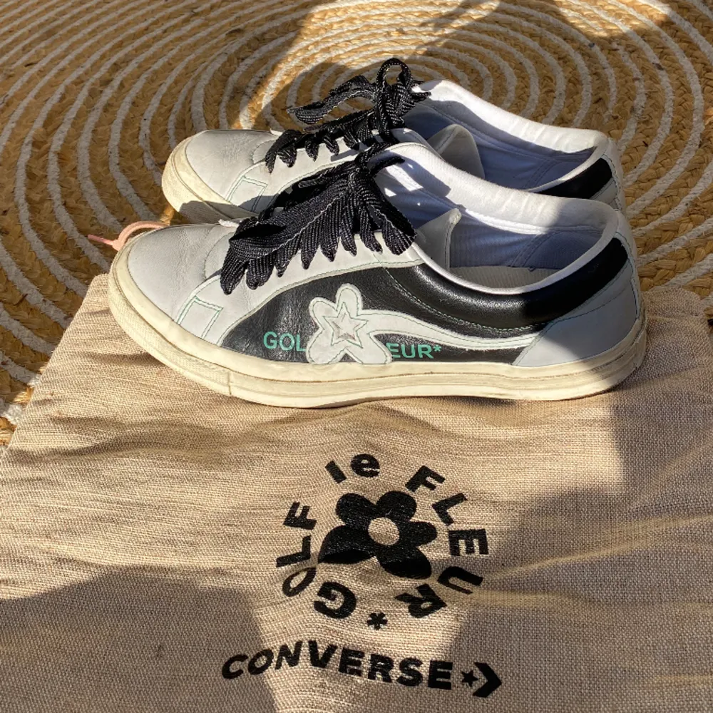 Hej, säljer ett par snygga Golf Le Fleur x Converse skor i 42,5. Bra skick och sällsynt modell/colorway. Dustbag medkommer. Pris kan diskuteras. Hör av dig vid intresse. . Skor.
