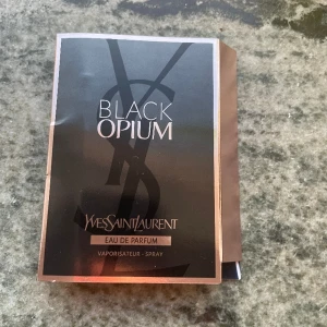 YSL Black Opium parfym test - YSL Black Opium parfym test. Helt ny.