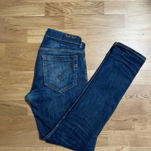 Dondup  - Säljer nu mina dondups i stl 32. 9.5/10 skick riktigt fina. Använda någon gång.  Pris kan diskuteras vid snabb affär.  