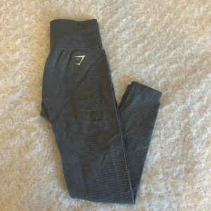 Gymshark leggings - Vital seamless leggings i grå färg, stl M. Så gott som nya och visar inga tecken på användning 