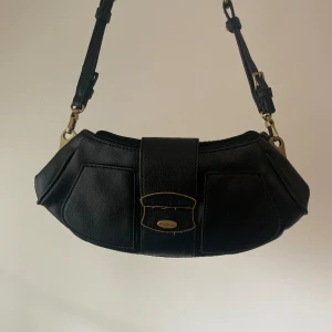 handväska - säljer denna superfrina handväska ! ❤️hör av er vid frågor :) frakt tillkommer! kram🫶🏼