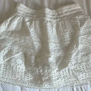 Säljer denna fina sommar kjol! Kontakta för fler bilder💕 Nyskick🌸