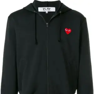 Jättefet zip hoodie, köpt här på Plick men var för liten så därför jag säljer, storlek S men är ganska liten i storleken