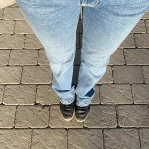 Super sköna blåa jeans. Inga defekter🥰köpa på Zalando för något år sedan men märket är Mavi Jeans Co.