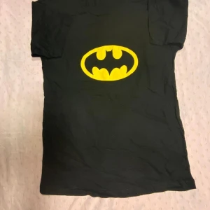 Batman T Shirt  - Finns M, L, XL kvar  Helt ny 