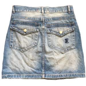 Vintage kjol med coola fickor i bak från märket ”Esteem” 100% bomull, Midjemått 78cm Längd 42cm 