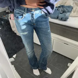 Säljer mina jeans från LTB då dom inte passar i midjan. Dom är långa och endast använda en gång. Jag är 172!!