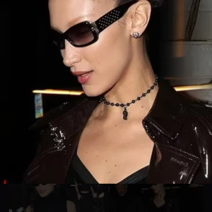 Chanel vintage solglasögon svarta guld  - Hej!  Inga repor eller defekter  Köpta vintage butik i Köpenhamn. Kommer med dustbag. Mycket populära.  Fler bilder efter förfrågan 