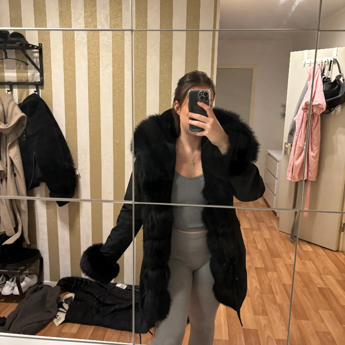 Svart pälsjacka - 91