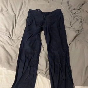 Chinos gant - Jättesnygga chinos från gant som tyvärr är för små för mig. Storlek small, relaxed fit. Nypris 1299kr, nästan oanvända 