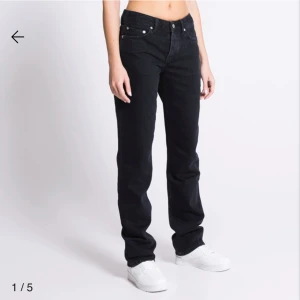 Jeans - Jeans ”icon”, är i bra skick men kommer inte till användning längre💗