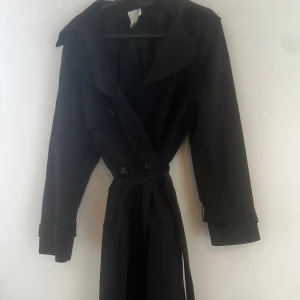 Kappa - Svart tunn kappa ifrån HM i strlk XS, knappt använd