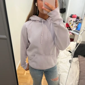 Hoodie - Jättefin pastell lila hoodie i bra skick!🫧🫧