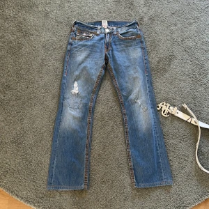 True religion jeans - Använda en gång då dom är för korta på mig. Hör av er! (Dessa e perfekta om du är under 180cm lång)