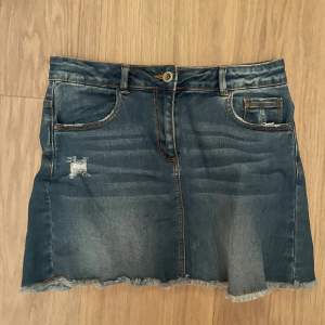 Lågmidjad jeans kjol ifrån zara