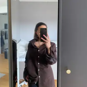 Snygg brun oversized skjorta från H&M i strl 34💓