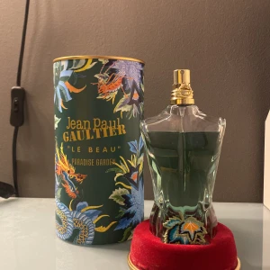Jean Paul Gaultier Paradise Garden - Säljer nu min Jean Paul Gaultier Paradise Garden 125 ml eftersom den var lite för söt för mig. Har knappt använt den alls och det är ungefär 122 ml kvar. Nypris för denna är 1435kr och jag säljer den för 1050