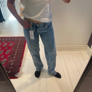 Lågmidjade jeans - Lågmidjade jeans med lapparna kvar, aldrig använda 