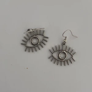 Örhängen  - Fina örhängen med ögon 👁️