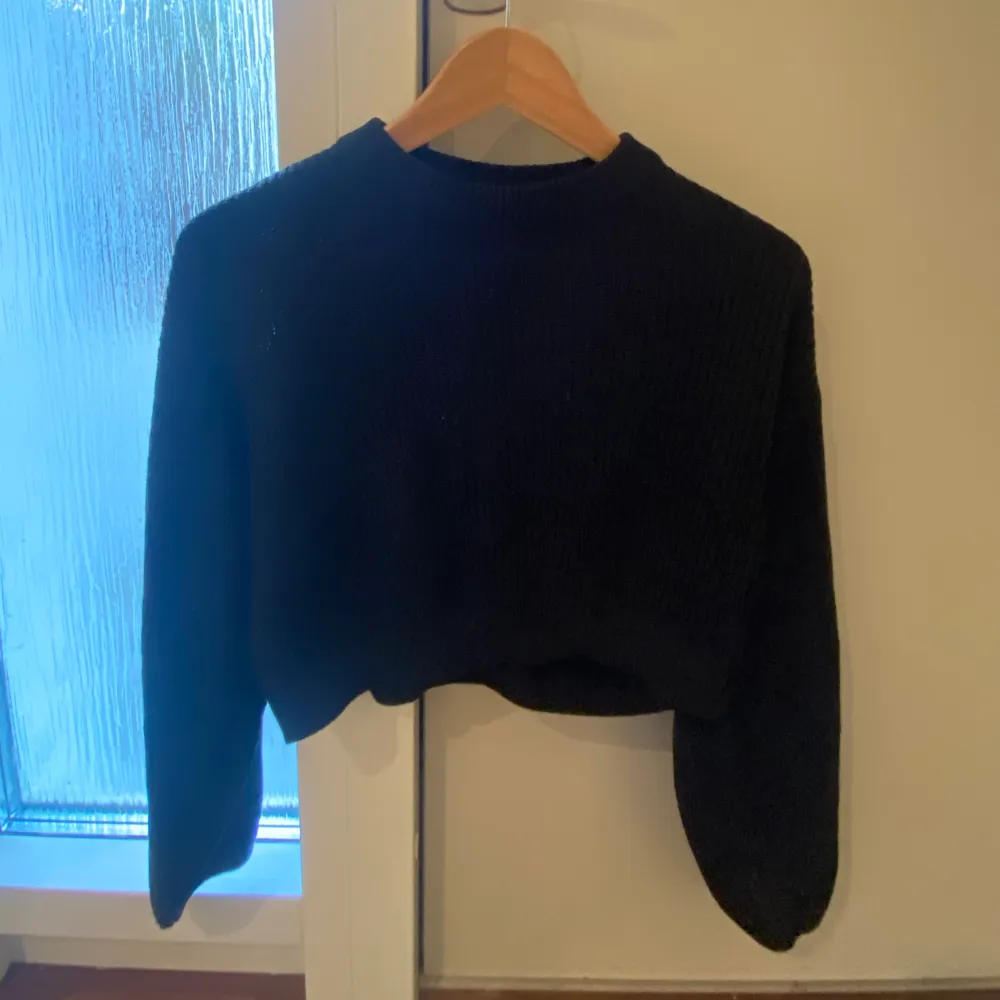 Säljer denna fina stickade tröja från hm. Skriv för fler bilder/frågor.💕🌸. Tröjor & Koftor.