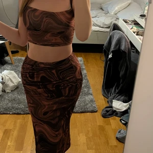 Set med kjol och topp - Set från shein, aldrig använt