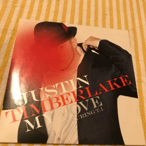 Justin Timberlake my love  - Singel cd med Justin Timberlake, bra skick. Inga fel på sig. Jag tar helst Swish och skickar efter mottagning betalning eller klicka på köp nu 